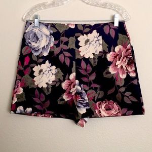 Socialite Womens Shorts L